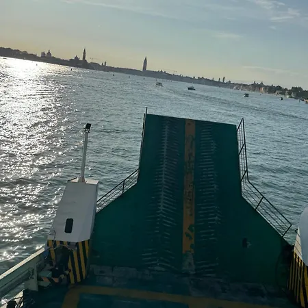 Venice Leisure דירה